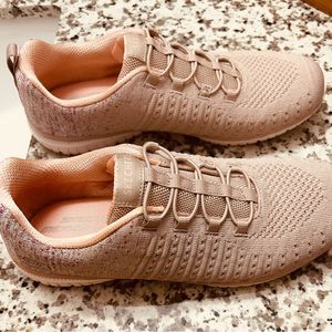 Sketchers size 9